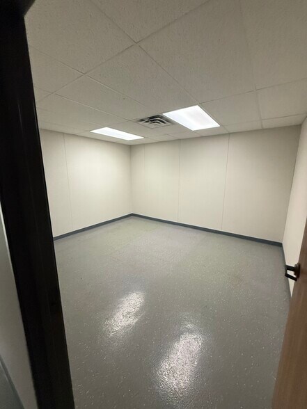 More Photos Of 7200 Nineteen Mile Rd, Sterling Heights Light Manufacturing For Lease