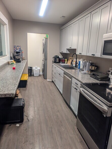 More Photos Of 81 5th Ave, Collinsville Manufacturing For Sale