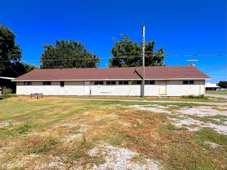 More Photos Of 127 N 9th St, Chickasha Auto Repair For Sale