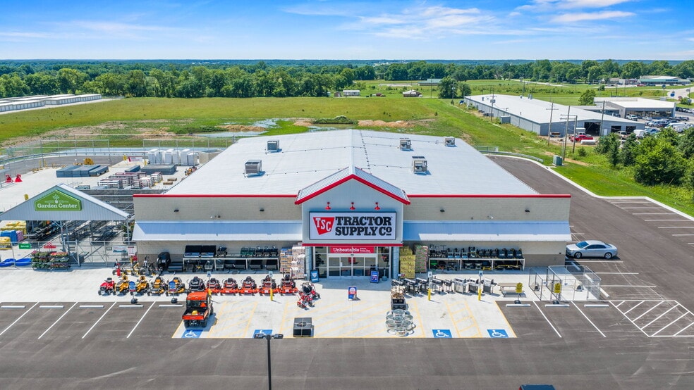 More Photos Of 416 E Fir Rd, Carthage General Retail For Sale