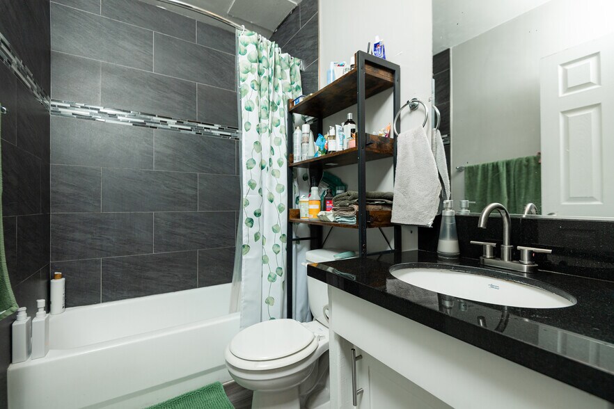 More Photos Of 13558 Moorpark St, Sherman Oaks Apartments For Sale