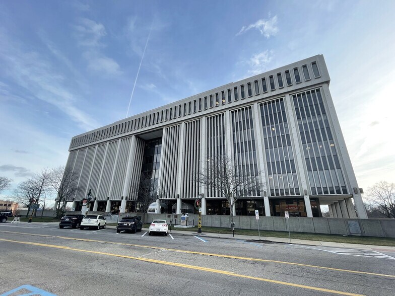 More Photos Of 40 N Main St, Mount Clemens Research And Development For Lease