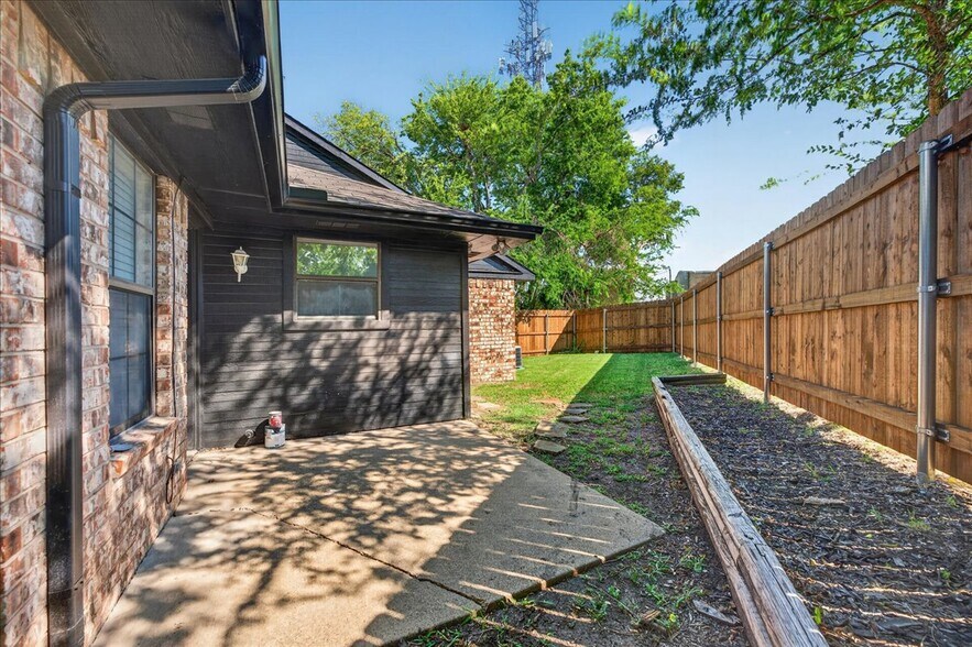 More Photos Of 210-212 Saint Marys Pl, Rockwall Apartments For Sale