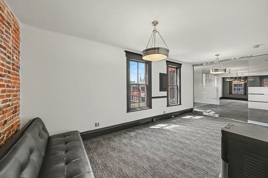 More Photos Of 110 Clarence St, Ottawa Office For Lease