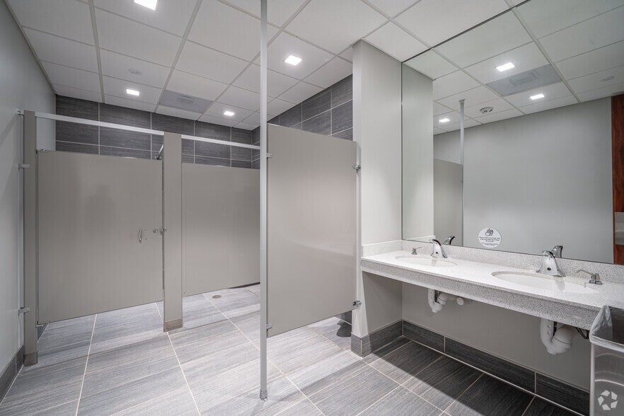 More Photos Of 2525 Bay Area Blvd, Houston Unknown For Lease