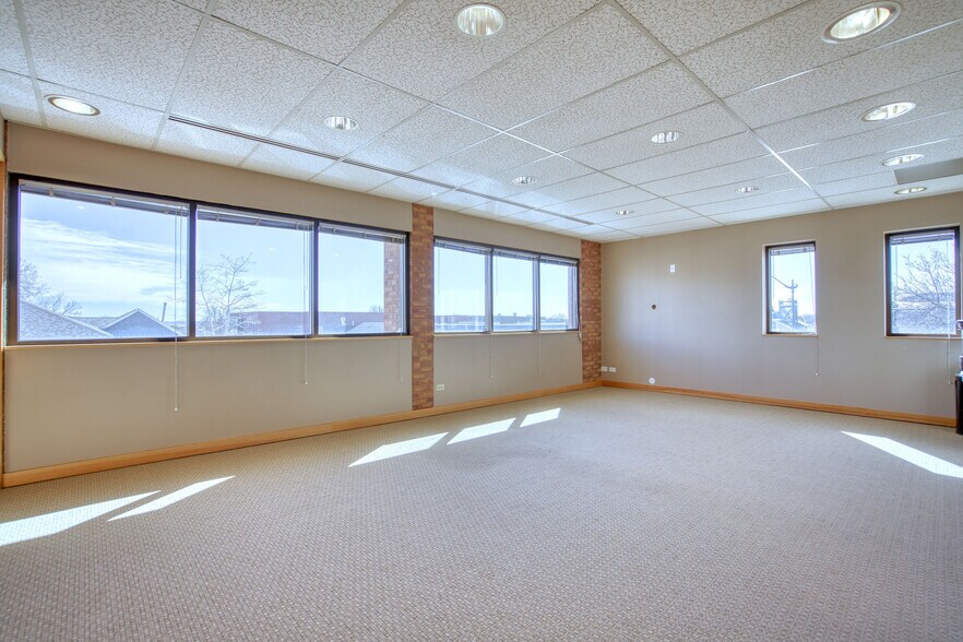 More Photos Of 833 Main St, Louisville Bank For Sale