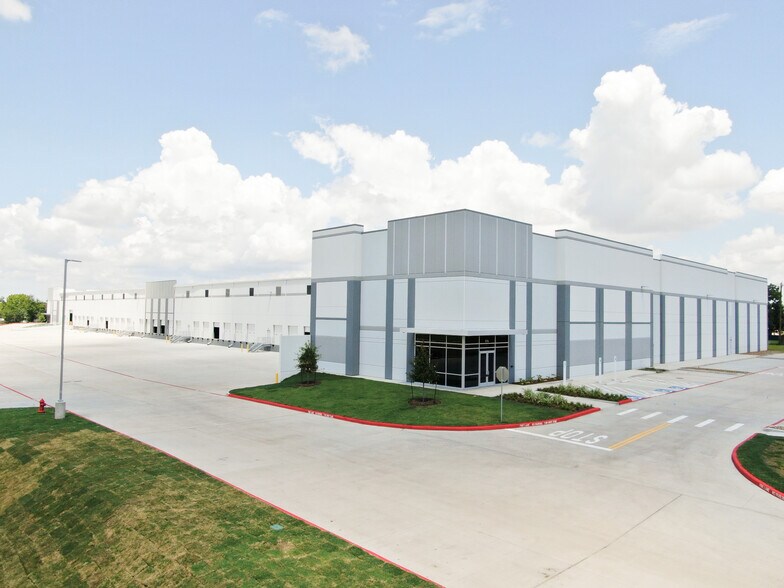 More Photos Of 5176 Red Bluff rd, Pasadena Distribution For Lease