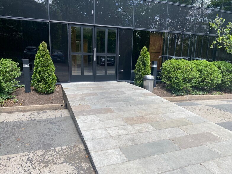 More Photos Of 6723 Whittier Ave, McLean Office For Lease