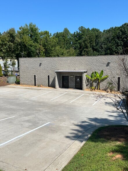 More Photos Of 735 Branch Dr, Alpharetta Flex For Lease
