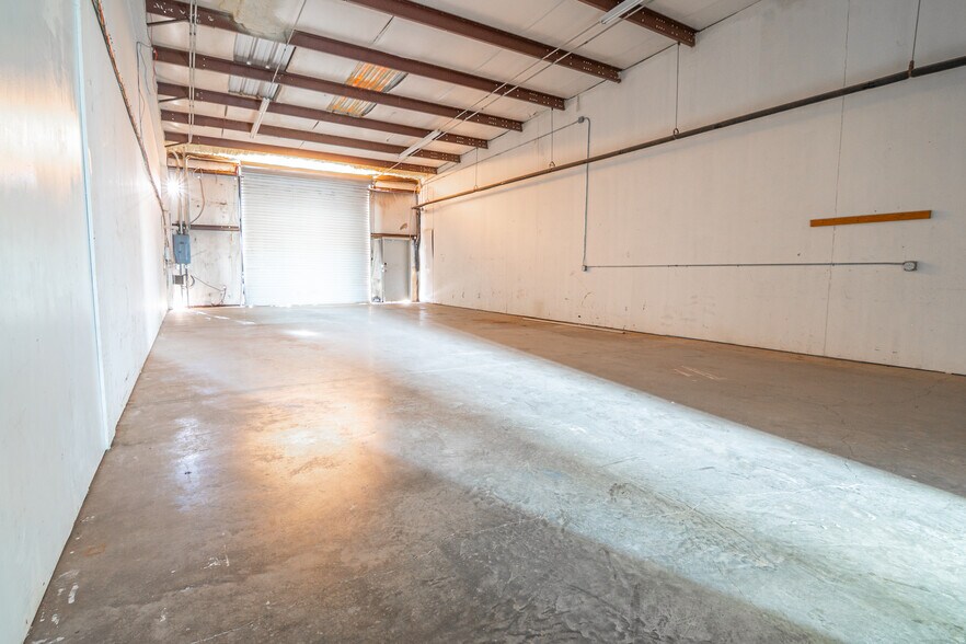 More Photos Of 5023 Princeton Ave, Midland Loft Creative Space For Lease
