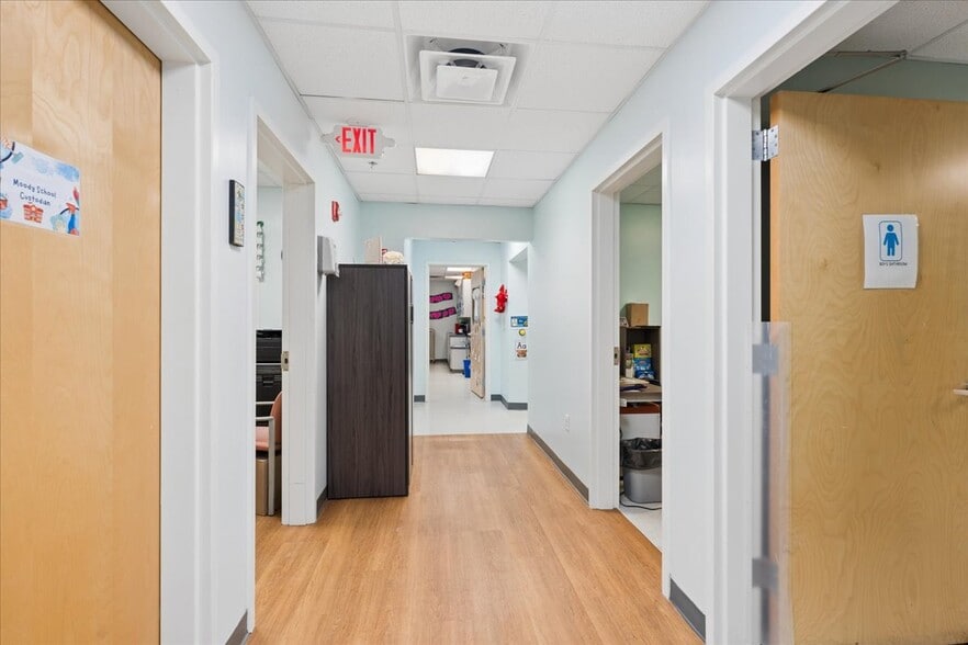 More Photos Of 443 W Lowell Ave, Haverhill Office For Sale