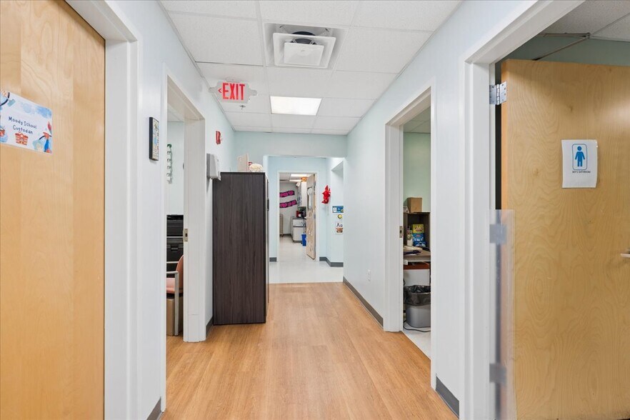 More Photos Of 443 W Lowell Ave, Haverhill Office For Sale