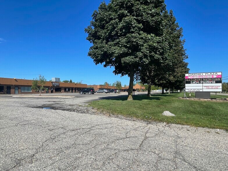 More Photos Of 10785-10795 Dixie Hwy, Davisburg Unknown For Lease