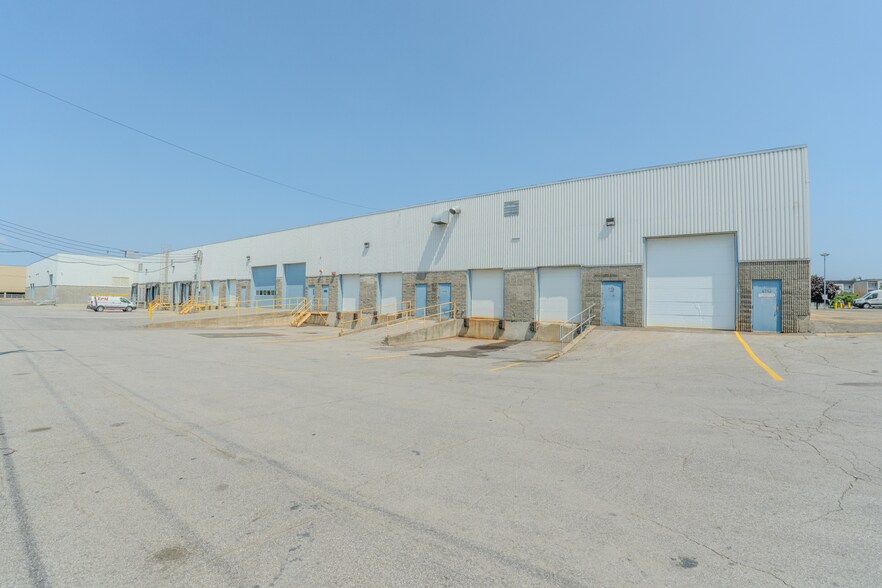More Photos Of 8552-8678 Boul Pie-IX, Montréal Warehouse For Lease
