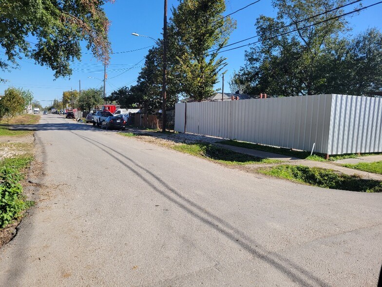 More Photos Of 8012 Munn St, Houston Land For Lease