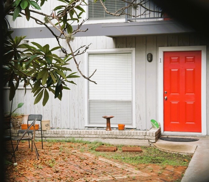 More Photos Of 2414 Mimosa Dr, Houston Apartments For Sale