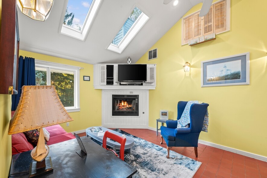 More Photos Of 231 E Buffalo St, New Buffalo Hotel For Sale