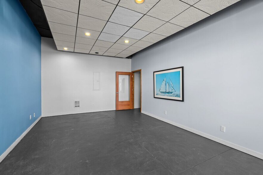 More Photos Of 6042 Seaview Ave NW, Seattle Apartments For Sale