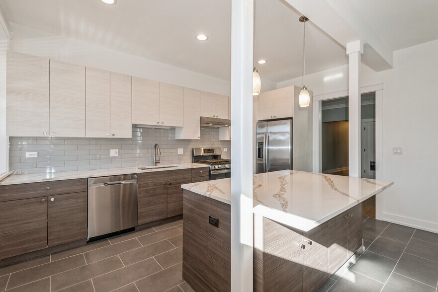 More Photos Of 1535 W Estes Ave, Chicago Multifamily For Sale