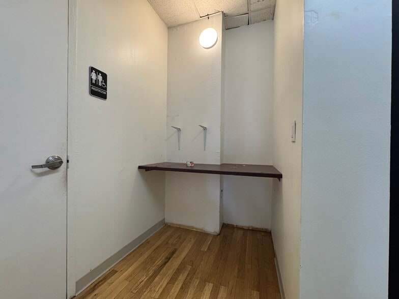 More Photos Of 412 Eighth Ave, New York Loft Creative Space For Lease
