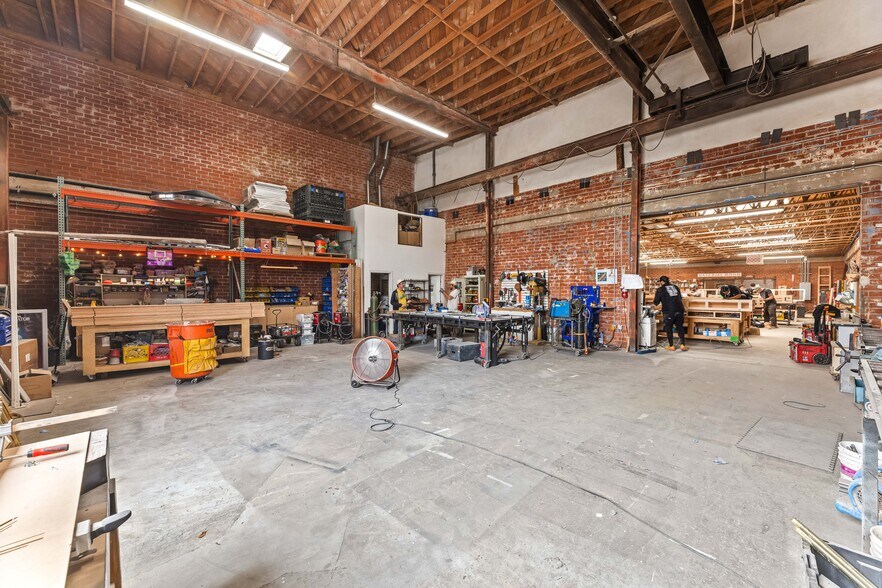 More Photos Of 1458 E 58th Pl, Los Angeles Showroom For Lease