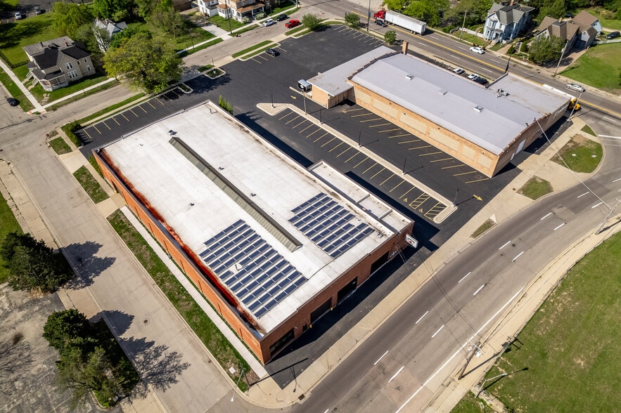 More Photos Of 727 1st Ave, Rockford Industrial For Sale