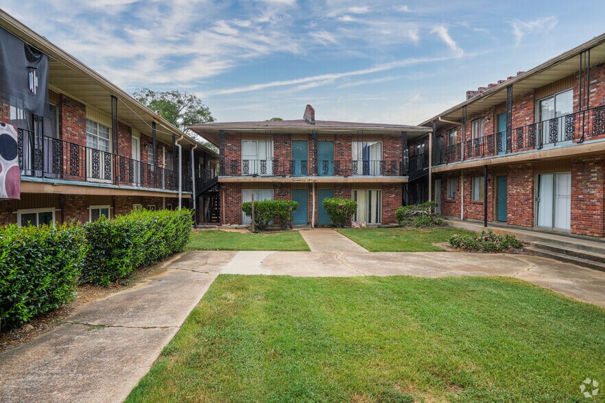 More Photos Of 1605 N West St, Jackson Apartments For Sale