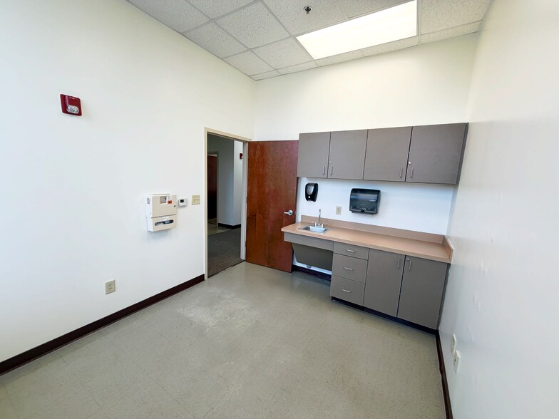 More Photos Of 509 Olde Waterford Way, Leland Medical For Sale