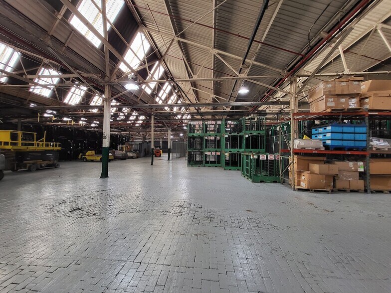 More Photos Of 60 Baldwin Ave, Pontiac Warehouse For Lease