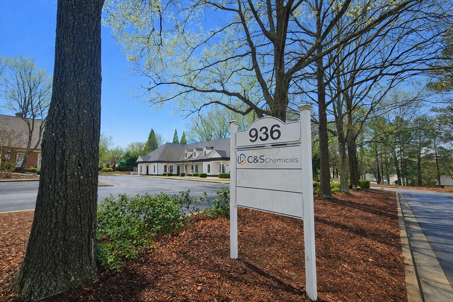 More Photos Of 936 Holcomb Bridge Rd, Roswell Office For Sale