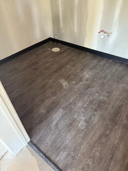 More Photos Of 1136 Hungry Neck Rd, Mount Pleasant Unknown For Lease