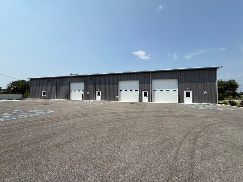 Primary Photo Of 3914 Indianapolis Rd, Columbus Warehouse For Lease