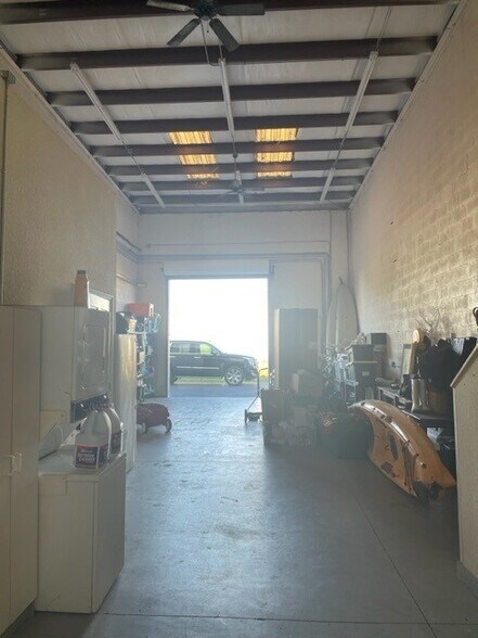 More Photos Of 5405 Taylor Rd, Naples Showroom For Sale