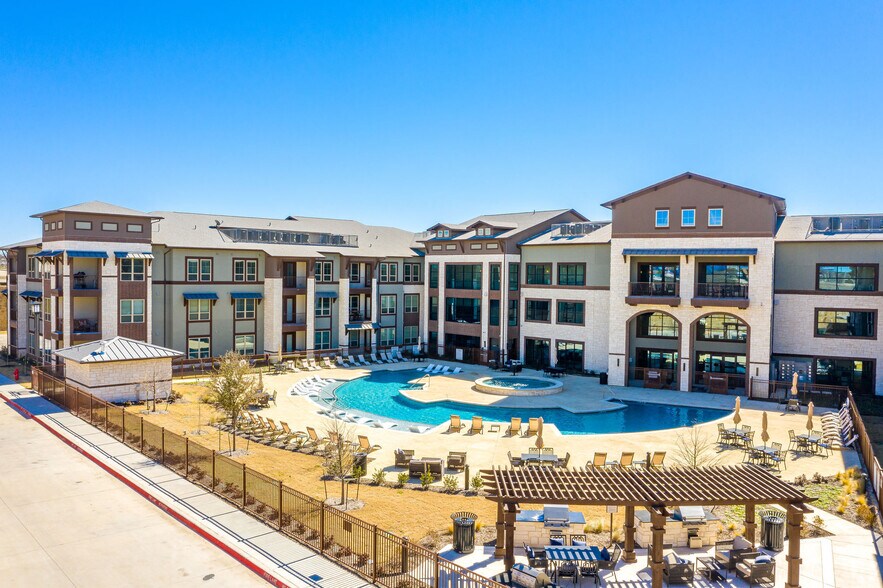 More Photos Of 900 Cinema Dr, Hudson Oaks Apartments For Lease