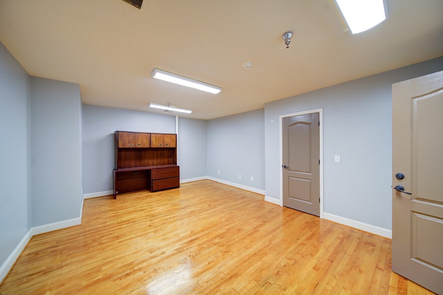 More Photos Of 135 E Main St, Rock Hill General Retail For Lease