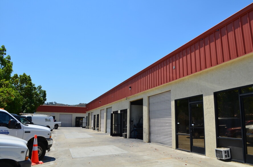 More Photos Of 2766-2768 Via Orange Way, Spring Valley Manufacturing For Lease