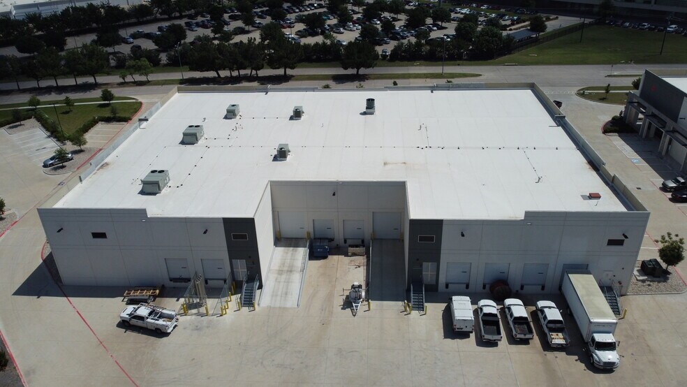 More Photos Of 2129 Bardin Rd, Grand Prairie Distribution For Sale
