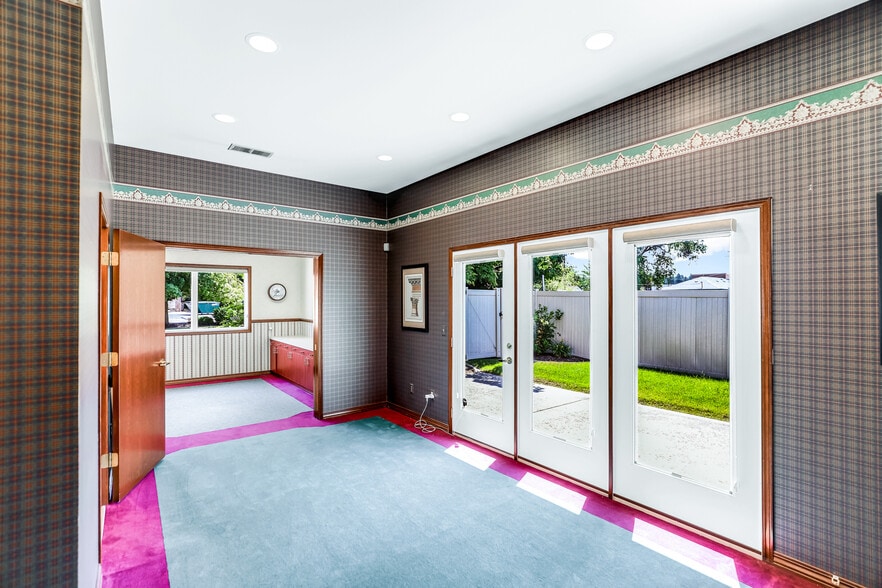 More Photos Of 9629 N Colfax Rd, Spokane Office For Sale
