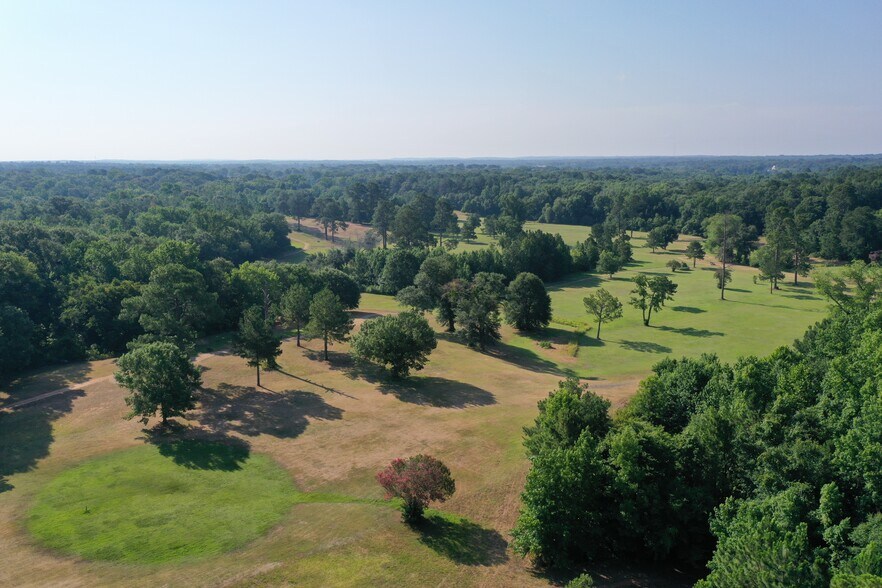 More Photos Of 2130 Country Club Rd, Palestine Golf Course Driving Range For Sale