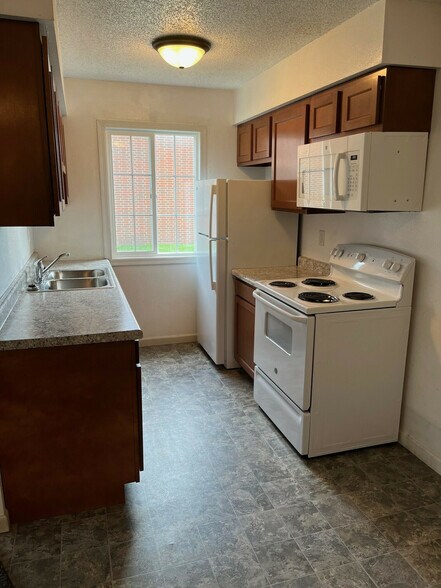 More Photos Of 1605 Collins St, Webster City Apartments For Sale