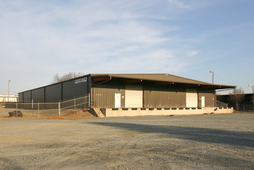 More Photos Of 3251 Robinson Cir, Charlotte Warehouse For Sale