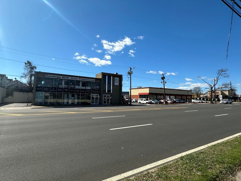 More Photos Of 1570 Old Country Rd, Westbury Office For Lease