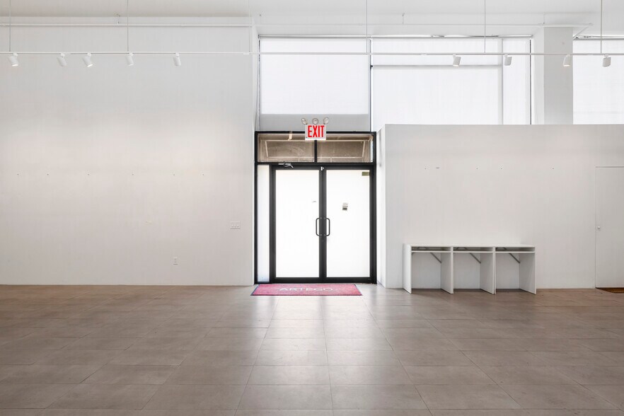 More Photos Of 3278 48th St, Astoria Storefront Retail Office For Lease