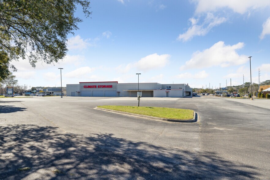 Primary Photo Of 8621 White Bluff Rd, Savannah Land For Sale