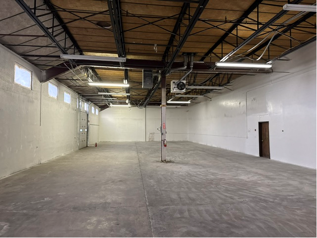 More Photos Of 5 Johnson Dr, Raritan Warehouse For Lease
