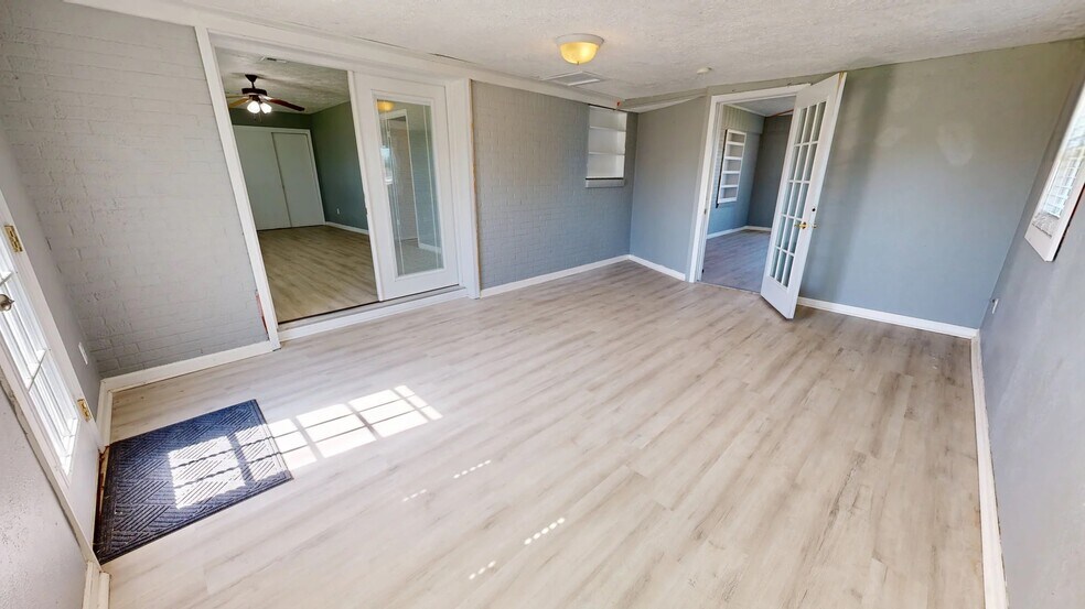 More Photos Of 419 Cypress St, Sulphur Office For Sale