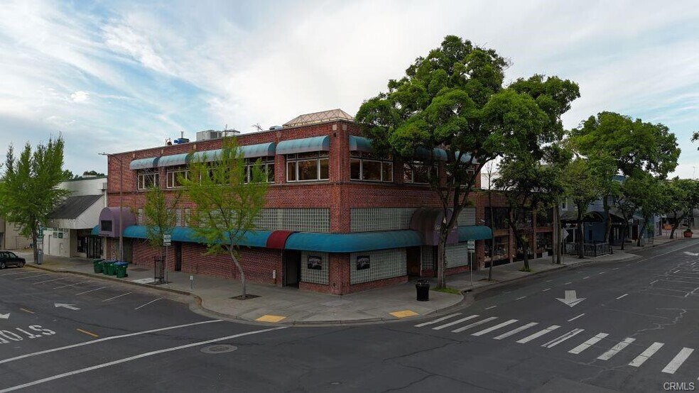 More Photos Of 200 Wall St, Chico Bar For Sale