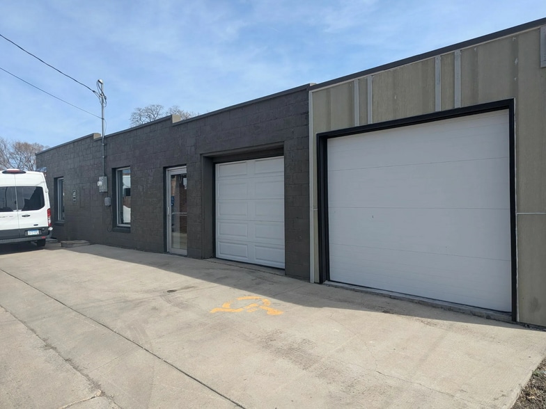More Photos Of 117 E Washington St, Mankato Storefront For Sale