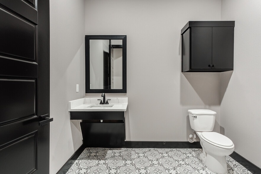 More Photos Of 1213 Crickets Ave, Lubbock Storefront For Sale