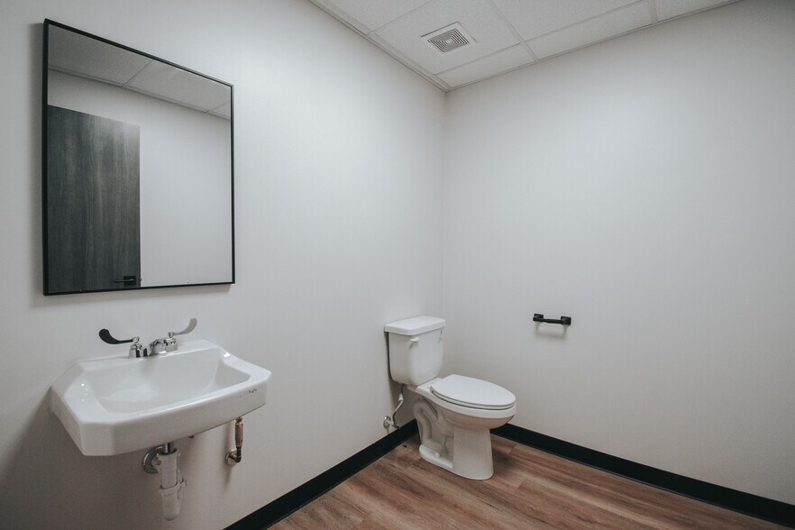 More Photos Of 3706 N Navarro St, Victoria Storefront For Lease